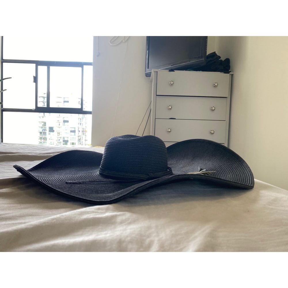 Floppy hat